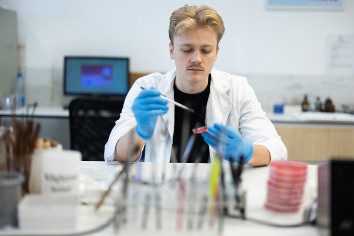 Become a Medical Laboratory Assistant